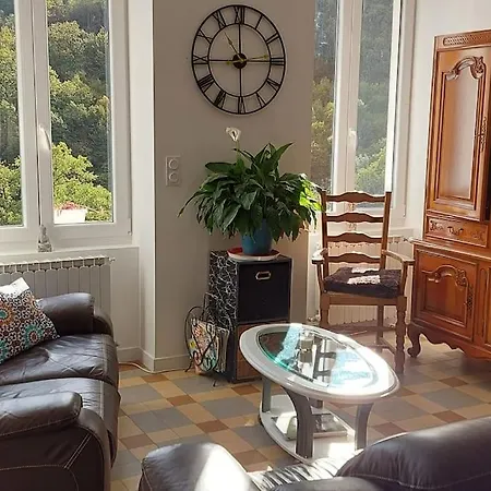 Holiday home Maison Chien Assis *